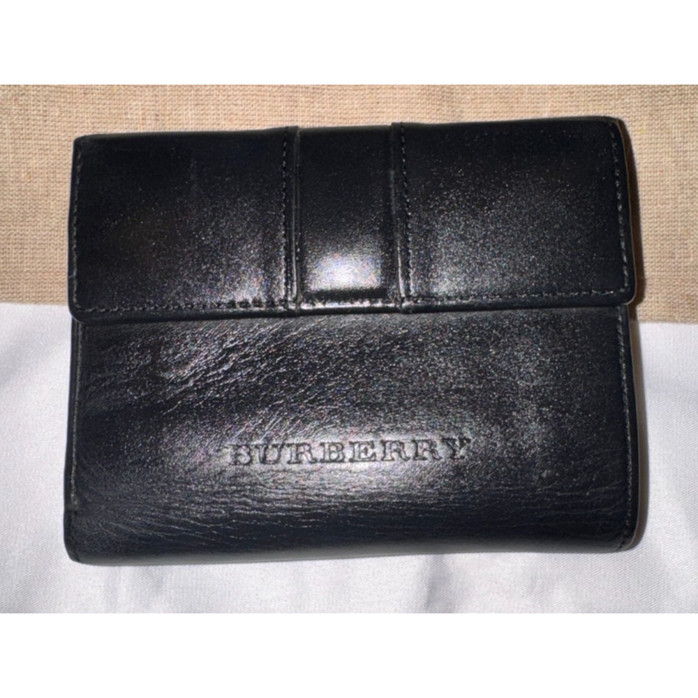 A02. Rare Burberry Kisslock Tri-fold Compact with Novacheck interior🔥